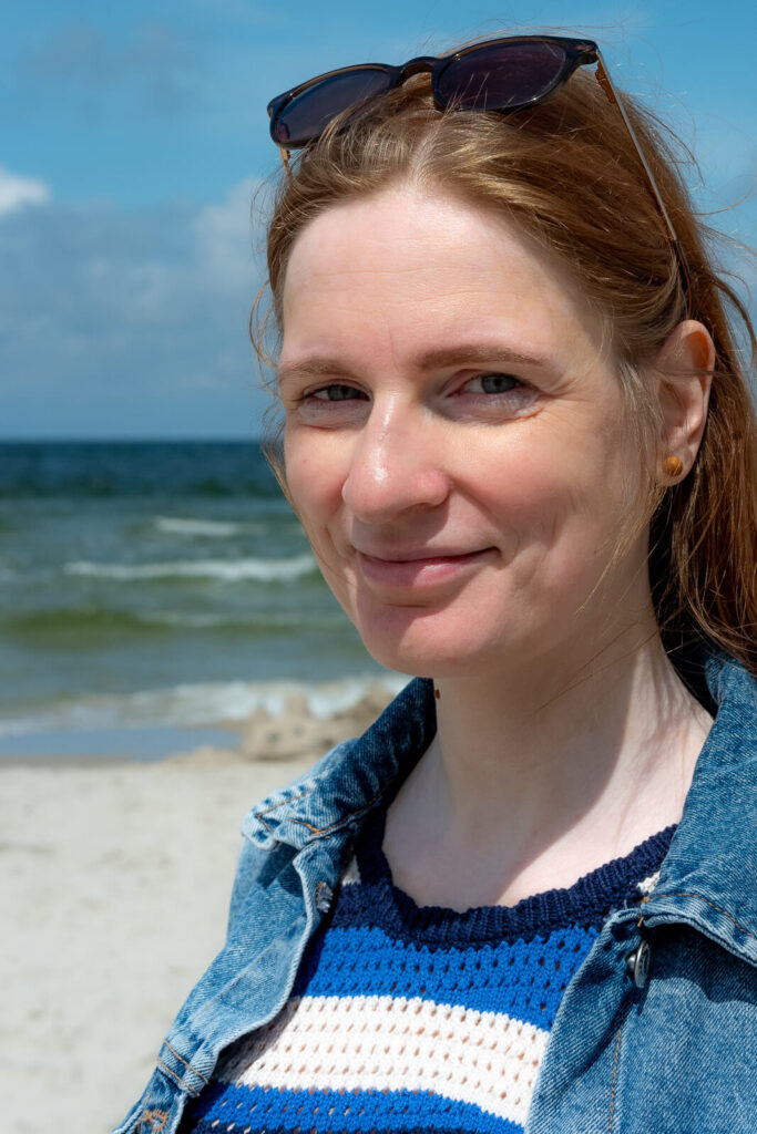 Portrait Frau am Meer Nahaufnahme