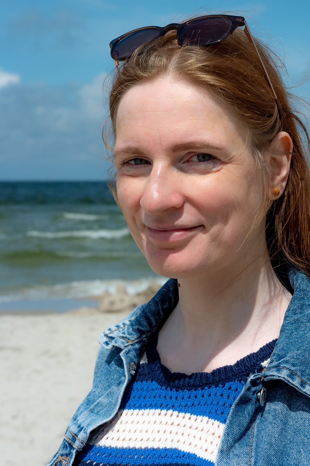 Portrait Frau am Meer Nahaufnahme