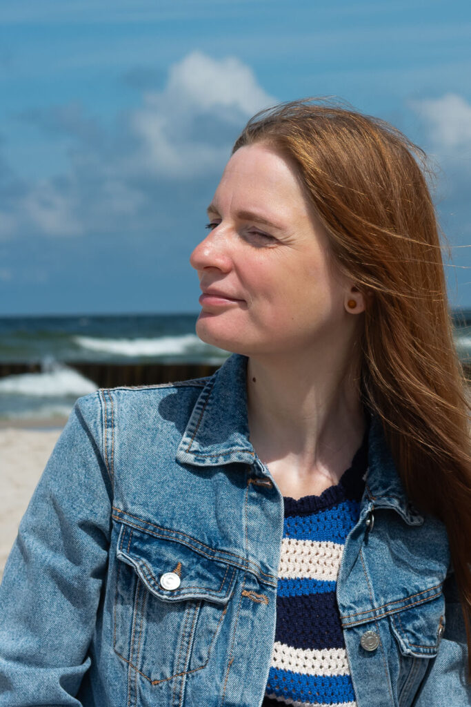 Sommerbild Frau am Strand